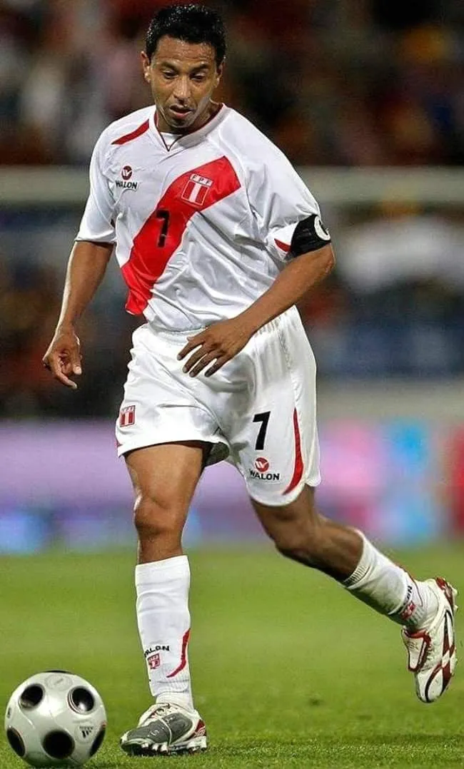 Nolberto Solano Là Ai? Thành Tựu Của Tiền Vệ Người Peru