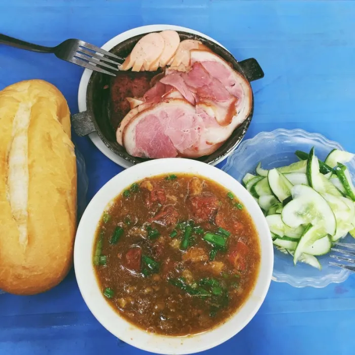 Top 10+ Quán Bánh Mì Sốt Vang Ở Hà Nội Ngon Ngất Ngây