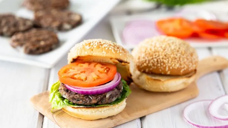 TOP 7 Món Bánh Hamburger Siêu Ngon Tại Hội An