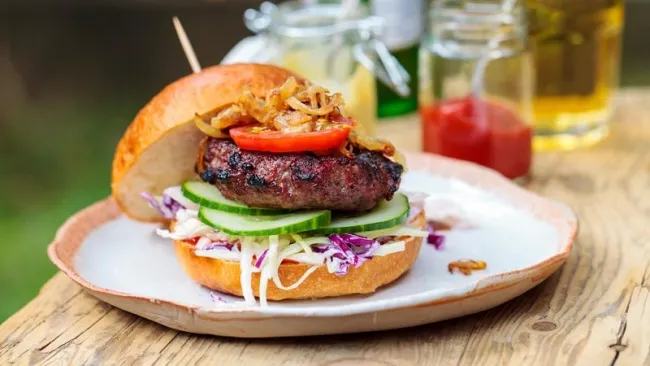 TOP 7 Tiệm Hamburger Ngon Xuất Sắc Tại Hội An